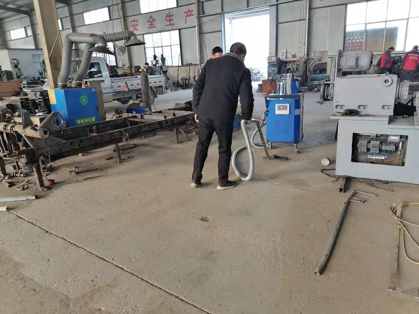 機(jī)械加工環(huán)境日常清理現(xiàn)場
